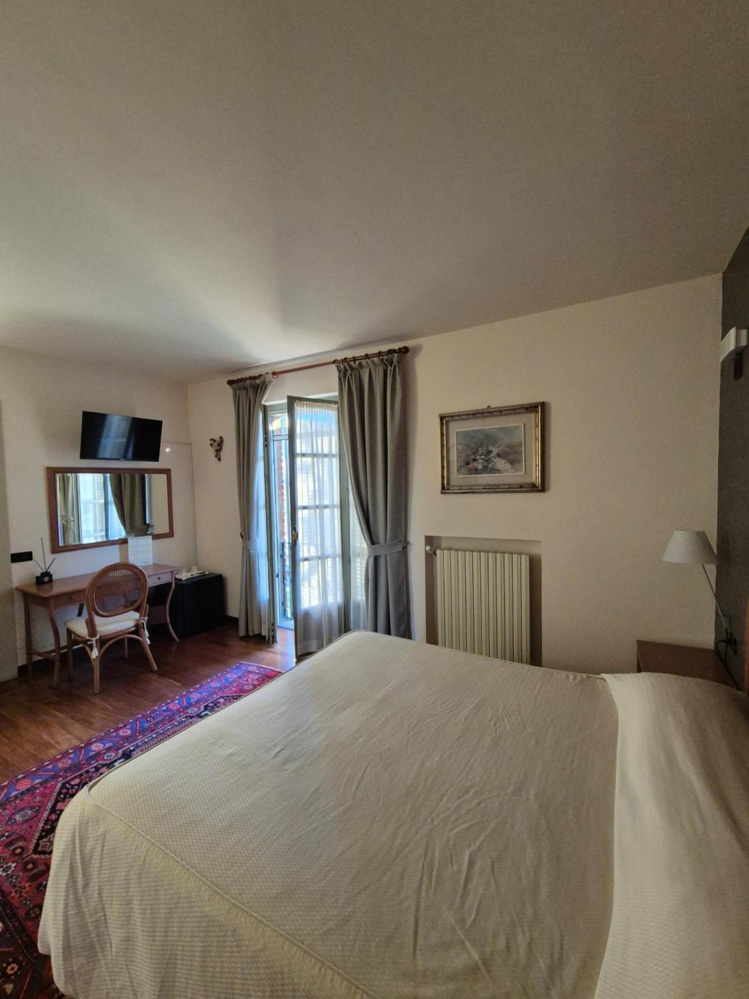 Locanda Del Boscogrande Montegrosso dʼAsti Exteriör bild