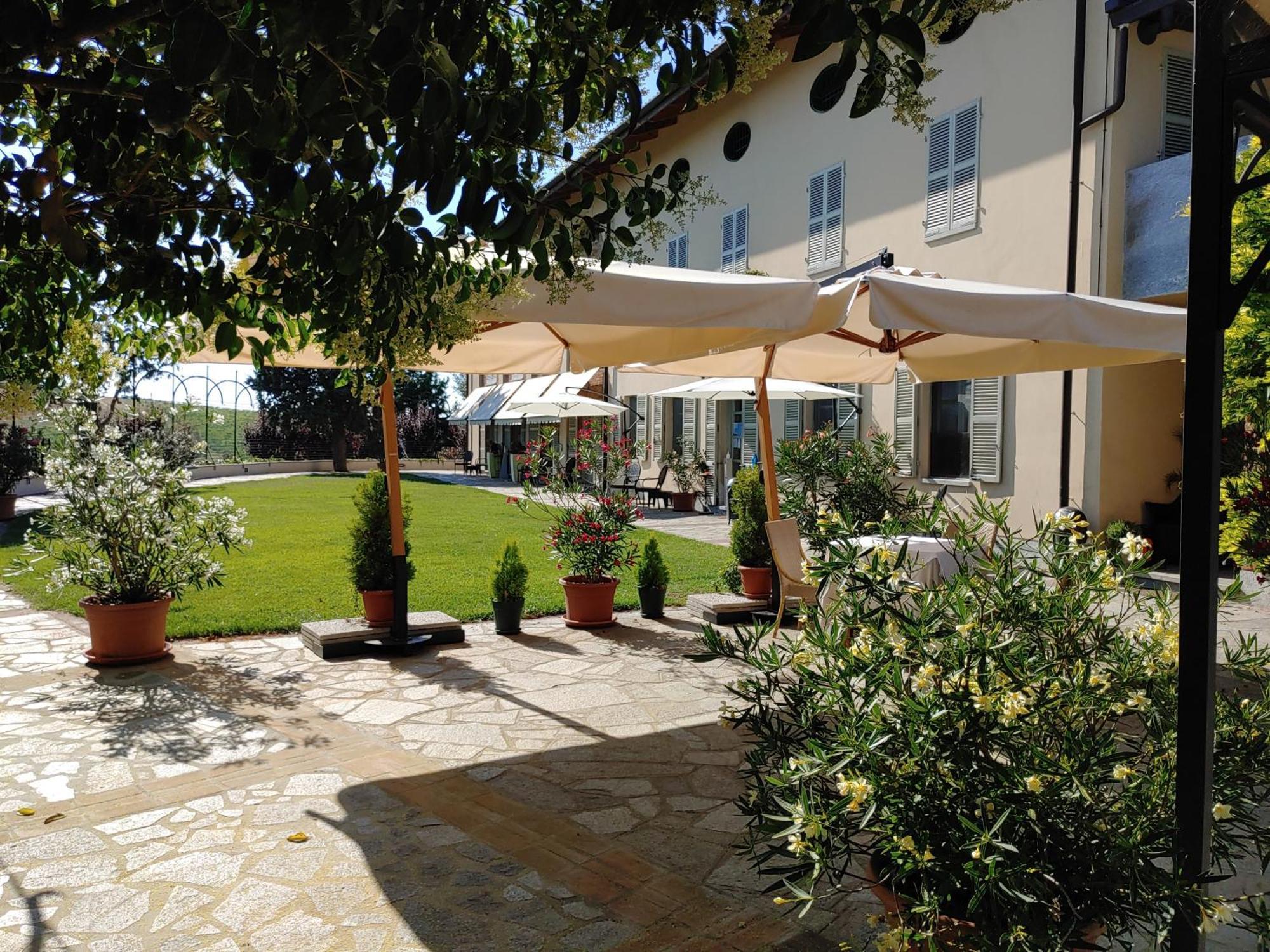 Locanda Del Boscogrande Montegrosso dʼAsti Exteriör bild