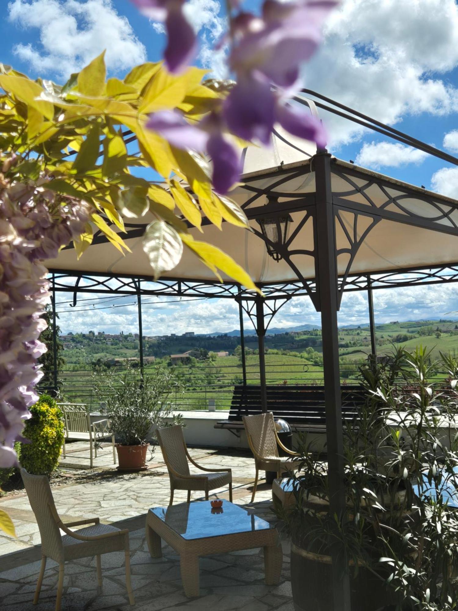 Locanda Del Boscogrande Montegrosso dʼAsti Exteriör bild