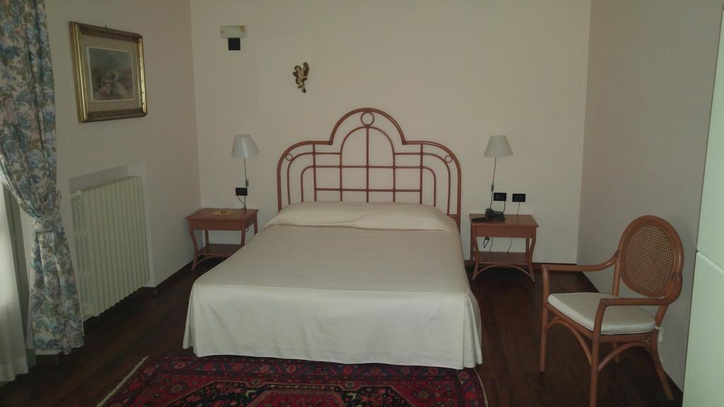 Locanda Del Boscogrande Montegrosso dʼAsti Exteriör bild