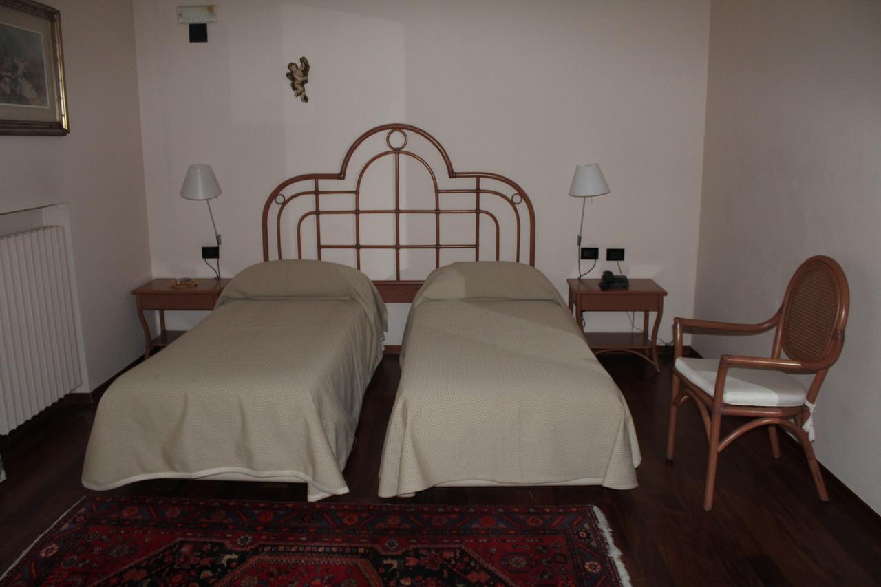 Locanda Del Boscogrande Montegrosso dʼAsti Exteriör bild