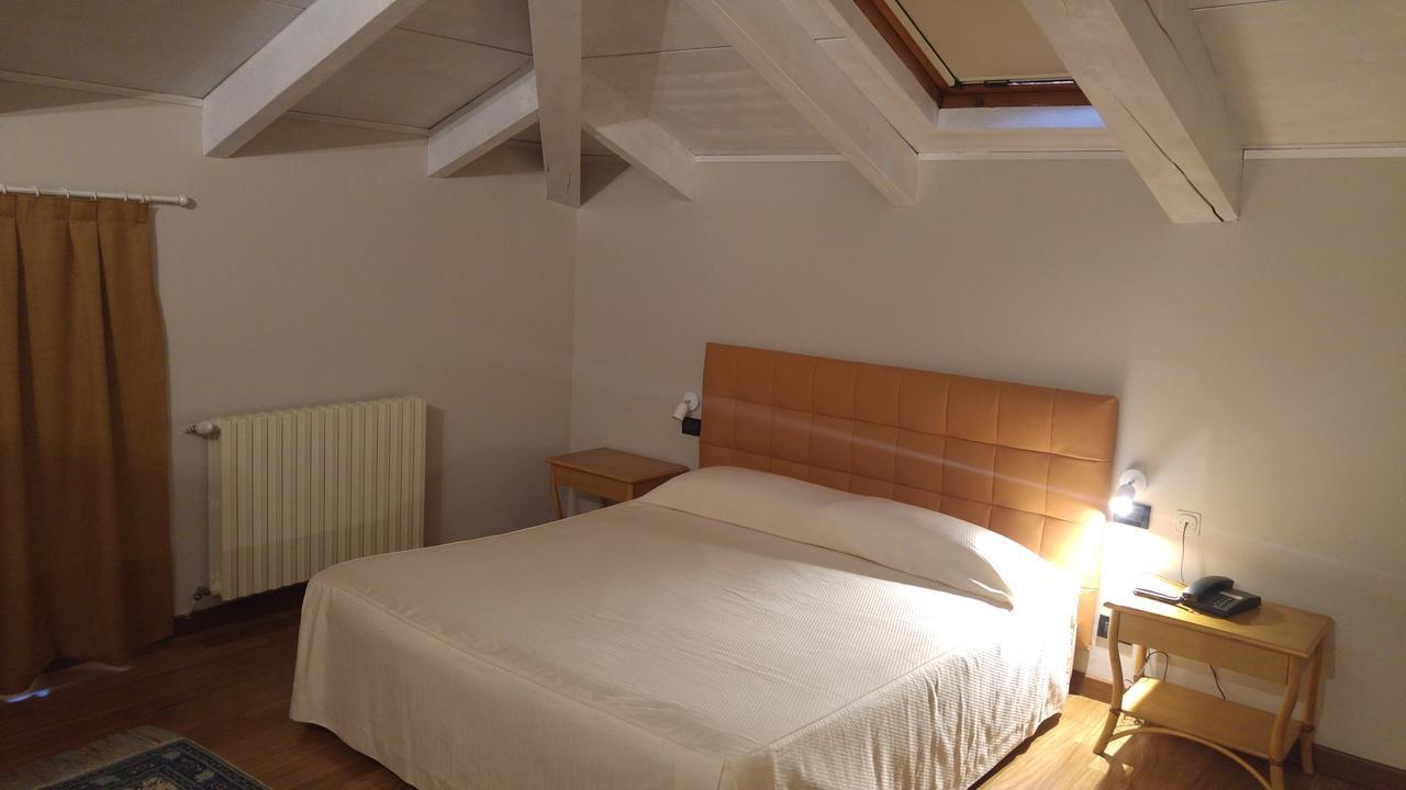 Locanda Del Boscogrande Montegrosso dʼAsti Exteriör bild
